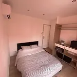 Апартаменты Petit Chateau *