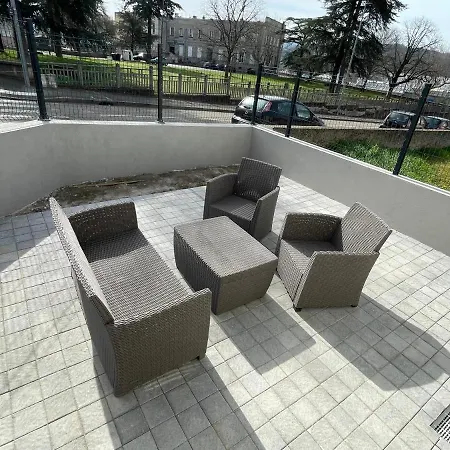 Апартаменты Petit Chateau *